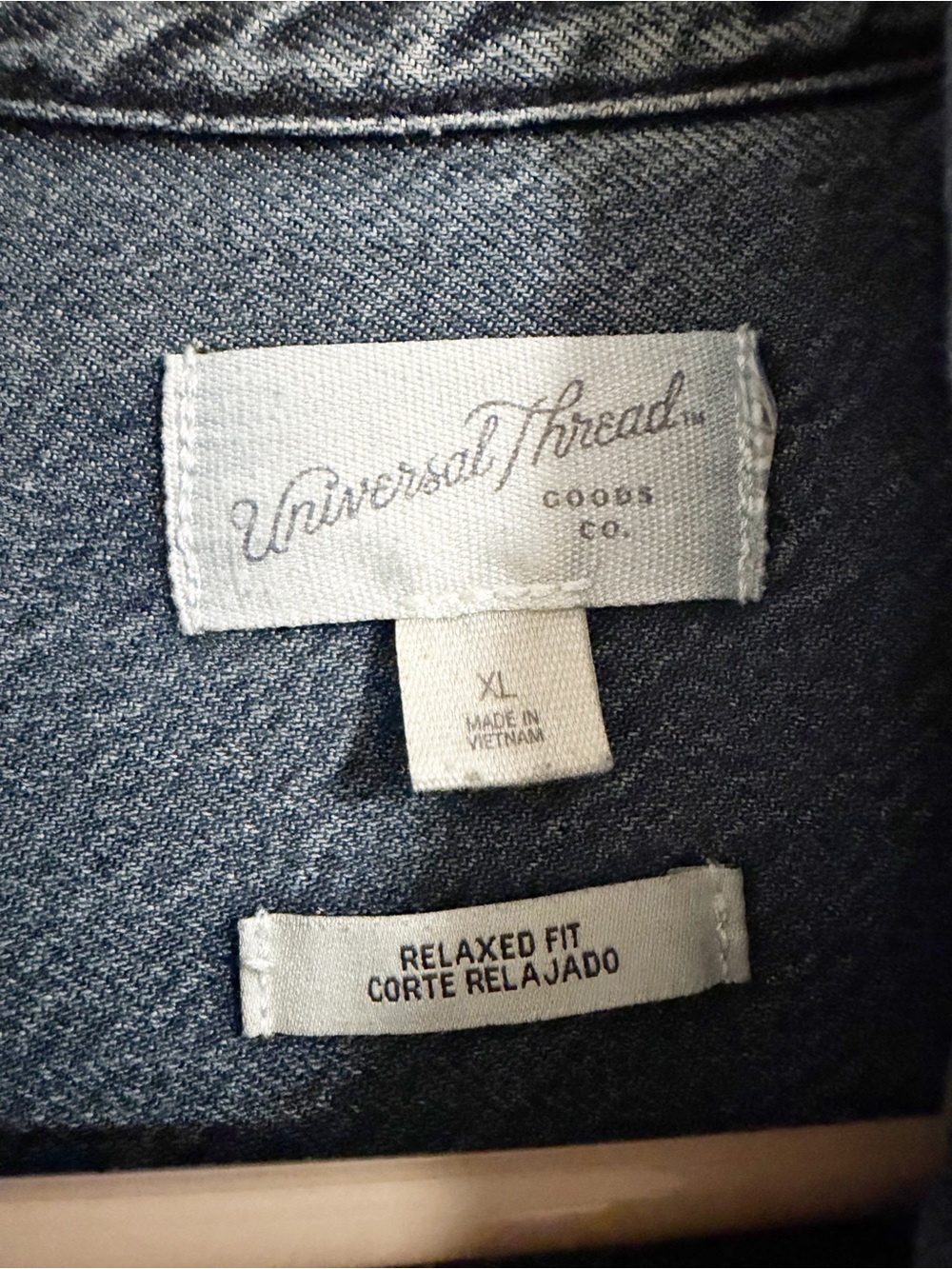 Universal Thread Denim Button Down Shirt Light Wash Blue XL Relaxed Fit Lyocell - Picture 3 of 6